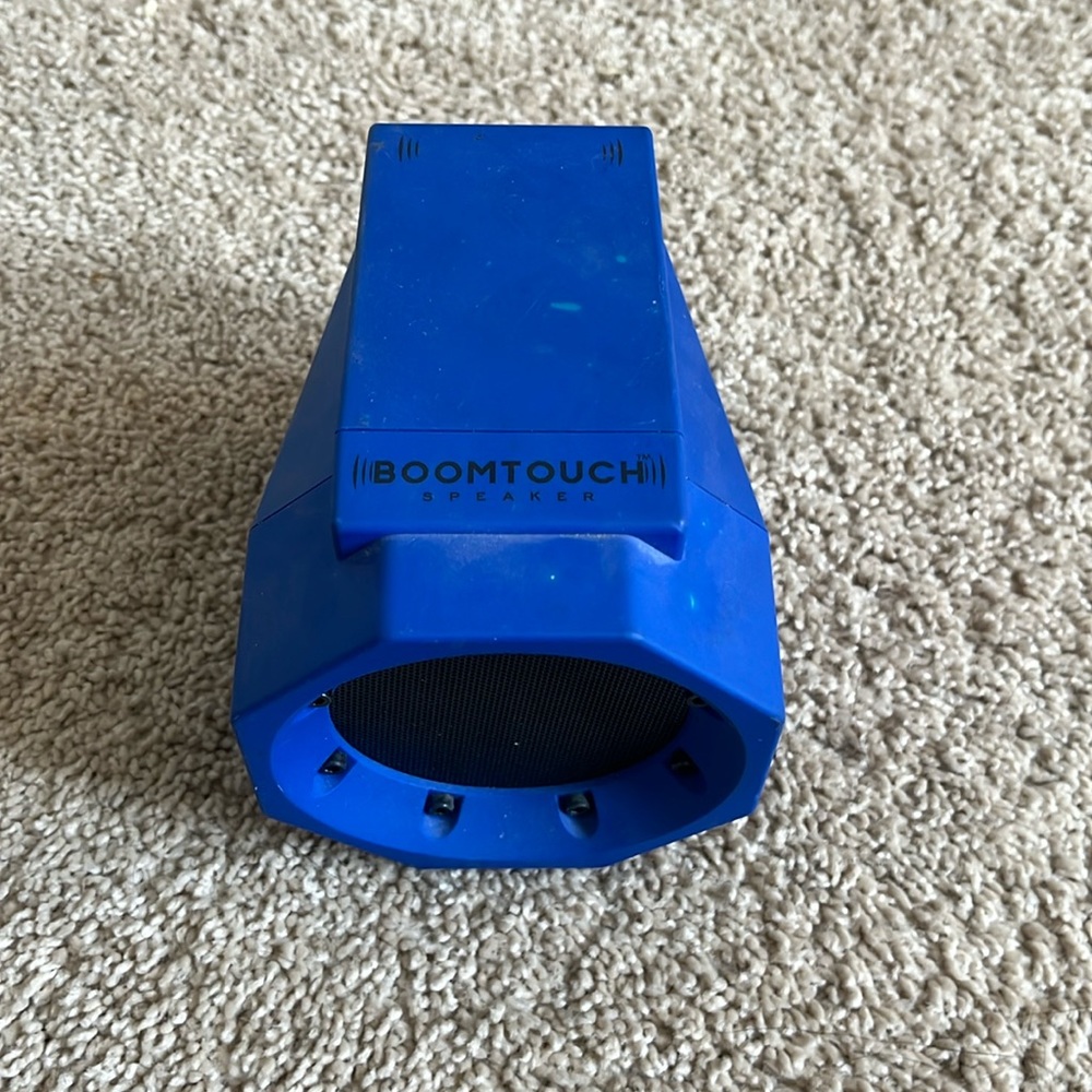 Blue tooth and aux available speaker